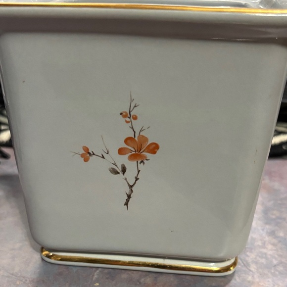 Hyalyn USA Ceramic Piece - Picture 4 of 5